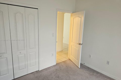 Снять в аренду таунхаус в Майами, Флорида 3 спальни, 132.48м2, № 1977702 - фото 20