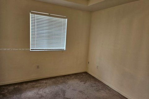 Снять в аренду таунхаус в Майами, Флорида 3 спальни, 132.48м2, № 1977702 - фото 26