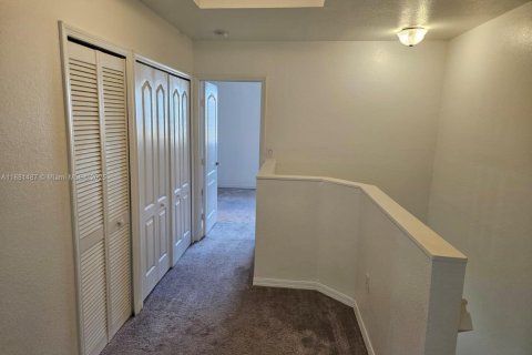 Снять в аренду таунхаус в Майами, Флорида 3 спальни, 132.48м2, № 1977702 - фото 13