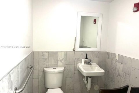 Propiedad comercial en venta en Davie, Florida № 1813997 - foto 9