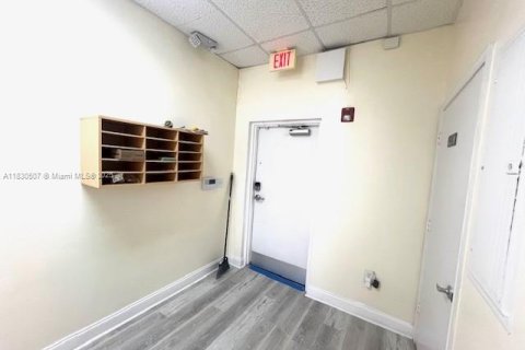 Propiedad comercial en venta en Davie, Florida № 1813997 - foto 10