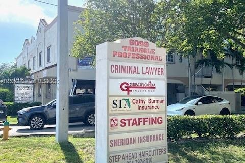 Propiedad comercial en venta en Davie, Florida № 1813997 - foto 19