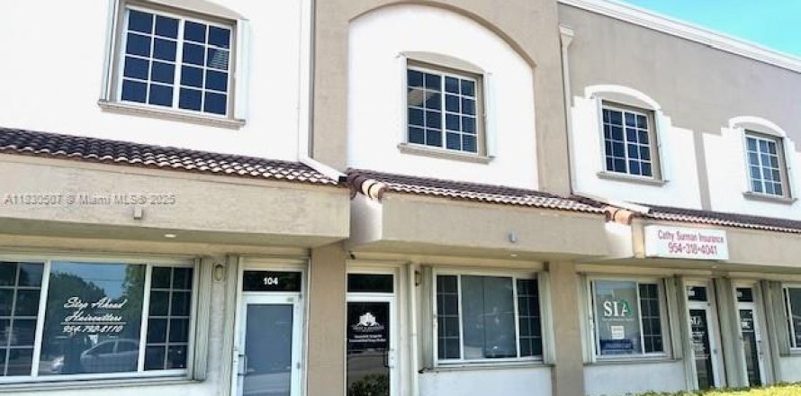 Commercial property in Davie, Florida № 1813997