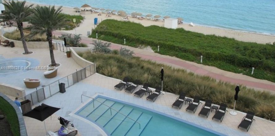 Кондоминиум с 2 спальнями в Майами-Бич, Флорида № 1928322