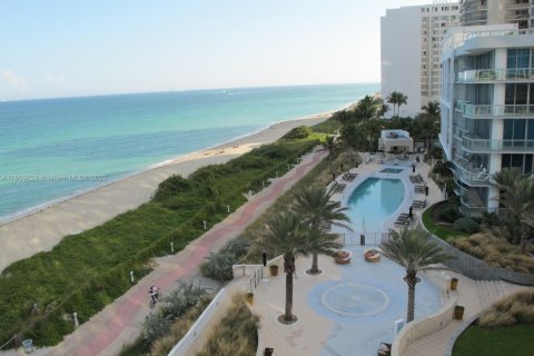 Снять в аренду кондоминиум в Майами-Бич, Флорида 2 спальни, 82.4м2, № 1928322 - фото 2