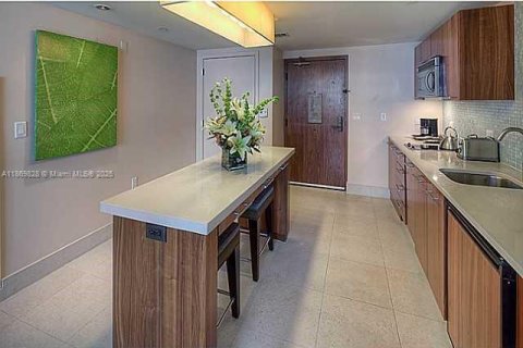 Снять в аренду кондоминиум в Майами-Бич, Флорида 2 спальни, 82.4м2, № 1928322 - фото 25