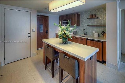 Снять в аренду кондоминиум в Майами-Бич, Флорида 2 спальни, 82.4м2, № 1928322 - фото 21