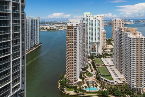Condominio en Miami, Florida, 2 dormitorios  № 2082864