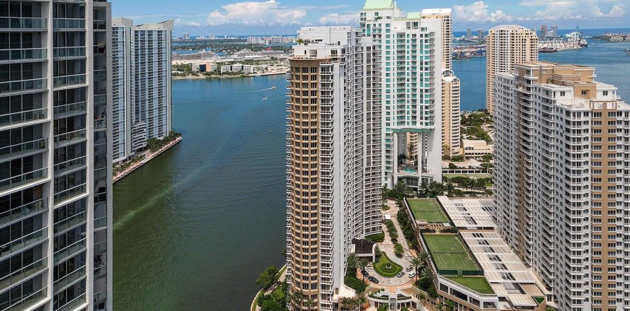 Condominio en Miami, Florida, 2 dormitorios  № 2082864