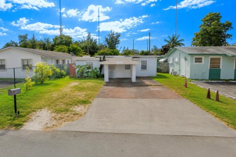 Commercial property in Miramar, Florida 141.68 sq.m. № 2193213