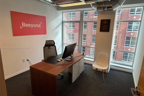 Propiedad comercial en venta en Miami, Florida № 1985163 - foto 4