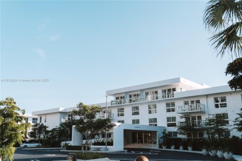 Appartement à louer à Bal Harbour, Floride: 60.11 m2 № 1761851 - photo 11