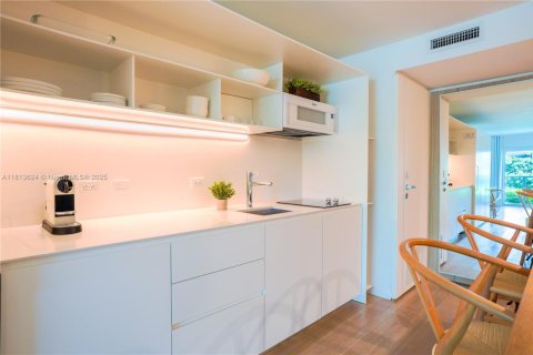 Appartement à louer à Bal Harbour, Floride: 60.11 m2 № 1761851 - photo 3