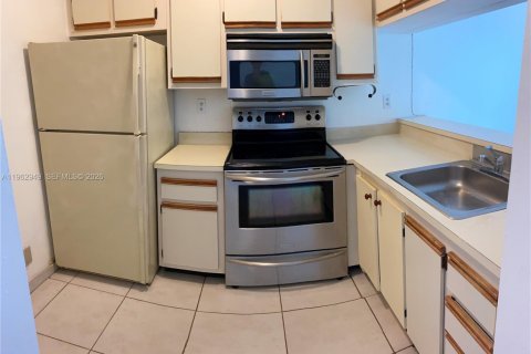 Copropriété à louer à Miami, Floride: 1 chambre, 80.08 m2 № 2023943 - photo 3