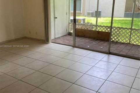 Copropriété à louer à Miami, Floride: 1 chambre, 80.08 m2 № 2023943 - photo 4