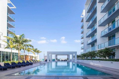 Condo in Miami, Florida, 1 bedroom  № 1944113 - photo 3