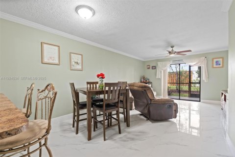 Condo in Miami, Florida, 2 bedrooms  № 1983974 - photo 16