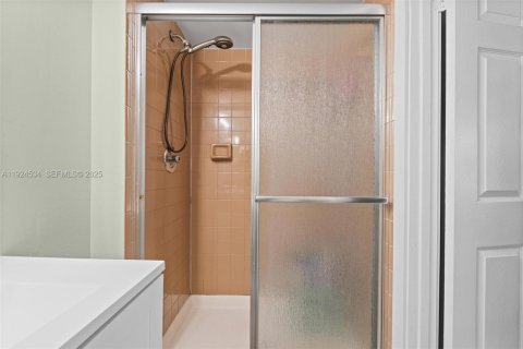 Condo in Miami, Florida, 2 bedrooms  № 1983974 - photo 24