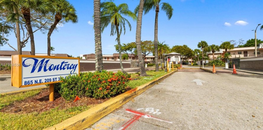 Condo in Miami, Florida, 2 bedrooms  № 1983974