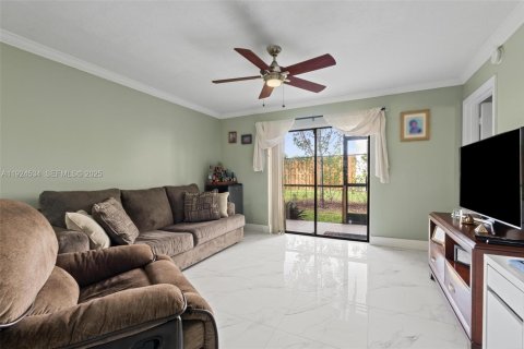 Condo in Miami, Florida, 2 bedrooms  № 1983974 - photo 18