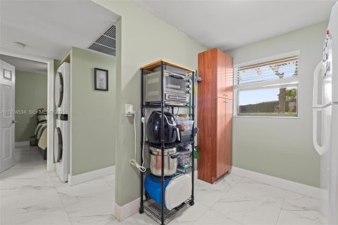 Condo in Miami, Florida, 2 bedrooms  № 1983974 - photo 9