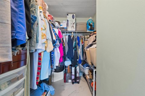 Condo in Miami, Florida, 2 bedrooms  № 1983974 - photo 22