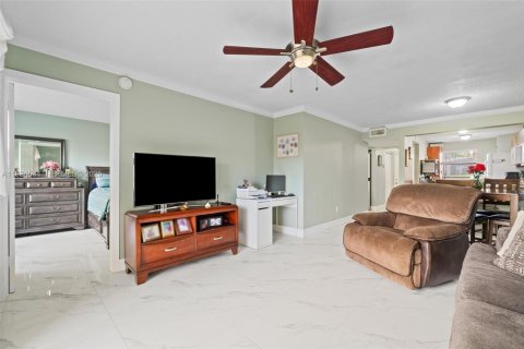 Condo in Miami, Florida, 2 bedrooms  № 1983974 - photo 19
