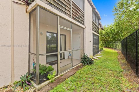 Condo in Miami, Florida, 2 bedrooms  № 1983974 - photo 27