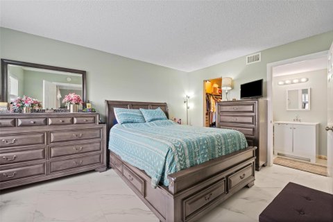 Condo in Miami, Florida, 2 bedrooms  № 1983974 - photo 20