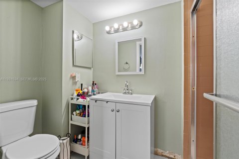 Condo in Miami, Florida, 2 bedrooms  № 1983974 - photo 23