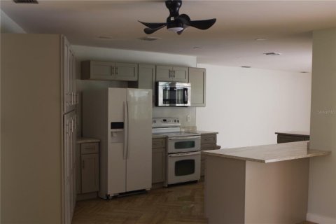 Villa ou maison à louer à Orlando, Floride: 4 chambres, 221.29 m2 № 2406459 - photo 5
