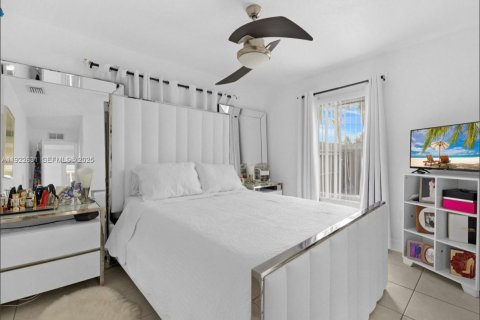 Casa en venta en Homestead, Florida, 3 dormitorios, 111.48 m2 № 1976852 - foto 13