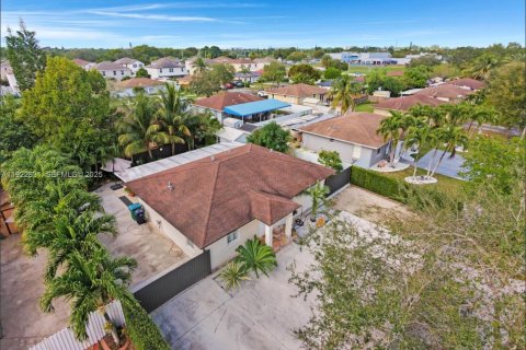 Casa en venta en Homestead, Florida, 3 dormitorios, 111.48 m2 № 1976852 - foto 25