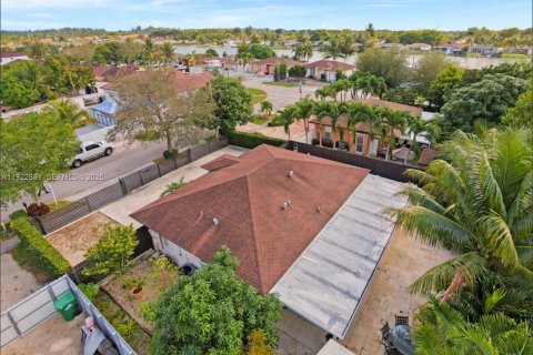 Casa en venta en Homestead, Florida, 3 dormitorios, 111.48 m2 № 1976852 - foto 23