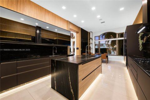 House in Aventura, Florida 5 bedrooms, 669.08 sq.m. № 1951094 - photo 15