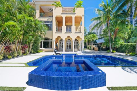 House in Aventura, Florida 5 bedrooms, 669.08 sq.m. № 1951094 - photo 3