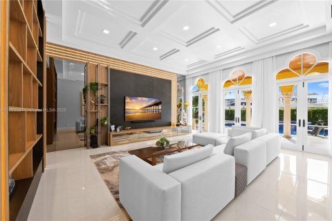 House in Aventura, Florida 5 bedrooms, 669.08 sq.m. № 1951094 - photo 10