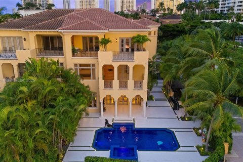 House in Aventura, Florida 5 bedrooms, 669.08 sq.m. № 1951094 - photo 5