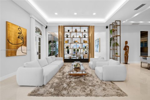 House in Aventura, Florida 5 bedrooms, 669.08 sq.m. № 1951094 - photo 9