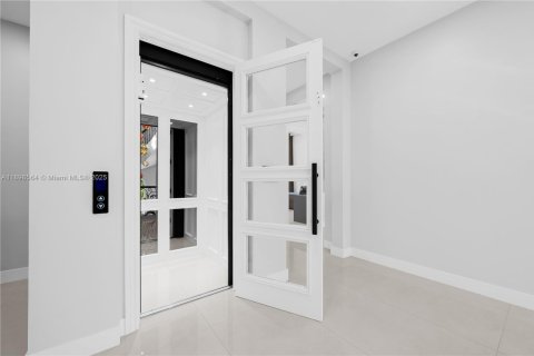 House in Aventura, Florida 5 bedrooms, 669.08 sq.m. № 1951094 - photo 26