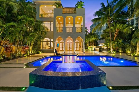 House in Aventura, Florida 5 bedrooms, 669.08 sq.m. № 1951094 - photo 2