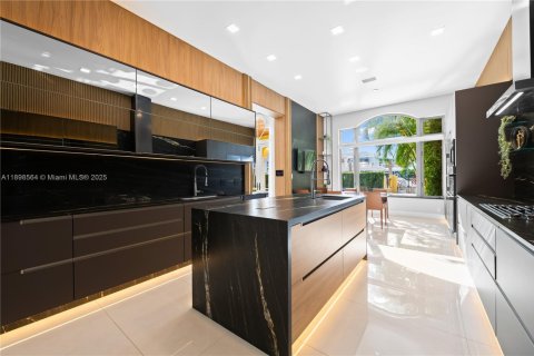 House in Aventura, Florida 5 bedrooms, 669.08 sq.m. № 1951094 - photo 18