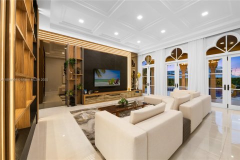 House in Aventura, Florida 5 bedrooms, 669.08 sq.m. № 1951094 - photo 13