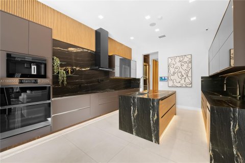 House in Aventura, Florida 5 bedrooms, 669.08 sq.m. № 1951094 - photo 16