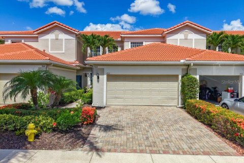 House in Fort Myers, Florida 3 bedrooms, 169.92 sq.m. № 1894439 - photo 1