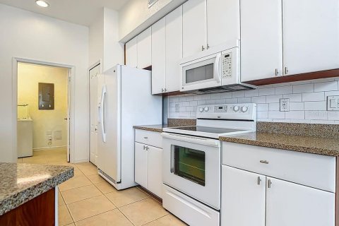 House in Fort Myers, Florida 3 bedrooms, 169.92 sq.m. № 1894439 - photo 12