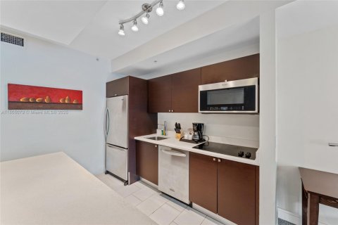 Condo in Doral, Florida, 3 bedrooms  № 1959596 - photo 8