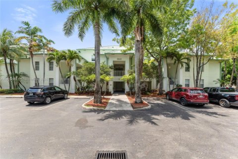 Condo in Doral, Florida, 3 bedrooms  № 1959596 - photo 27