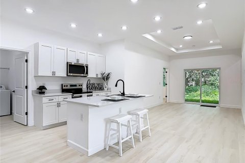 House in Sanford, Florida 4 bedrooms, 159.79 sq.m. № 1822988 - photo 8
