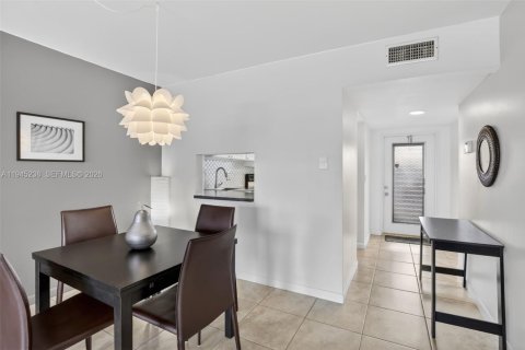 Condo in Margate, Florida, 1 bedroom  № 2005265 - photo 5